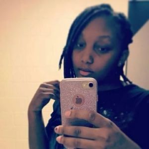 Meet your Posher, Tee